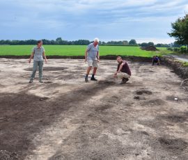 AVE_Ehrenamtliche_Grabungshilfe_Aufhausen_Bergham_Bild_1
