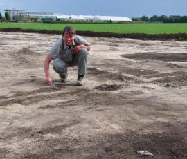 AVE_Ehrenamtliche_Grabungshilfe_Aufhausen_Bergham_Bild_3