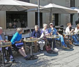 AVE_Museumsbesuch_F__nf_Kontinenete_08-2015_Bild_1