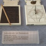Schreibtafel mit Sonnenuhr